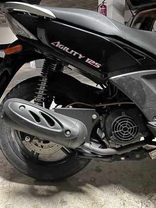 Kymco Agility 125cc con baúl SHAD