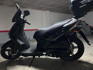 Kymco Agility 125cc con baúl SHAD