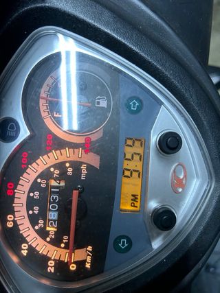 Kymco Agility 125cc con baúl SHAD