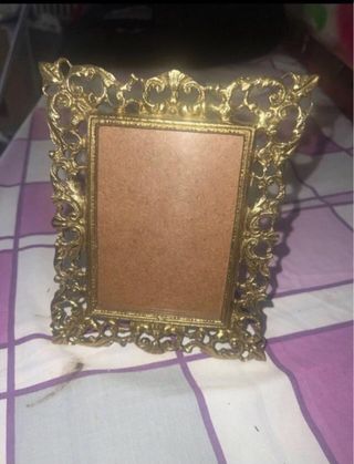 Portafotos dorado labrado