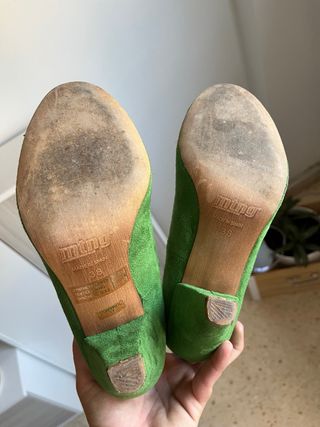 Salones tacón verde ante