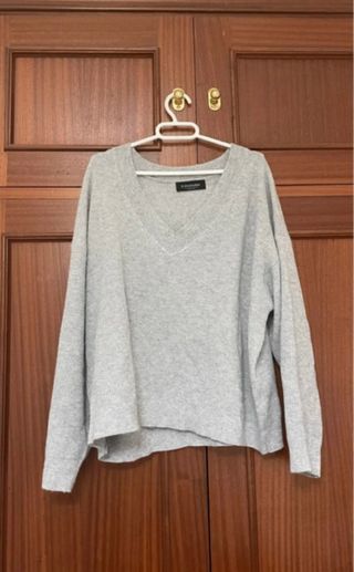 Jersey gris cuello pico