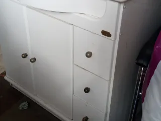 Lavabo con mueble, grifo y mármol