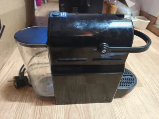 Cafetera Nespresso DeLonghi Inissia Negra