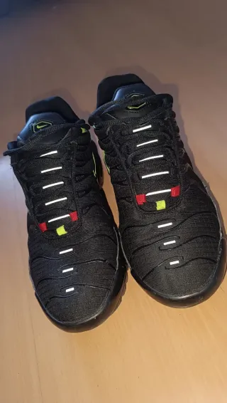 Zapatillas Nike TN Negras y Verdes Muy poco uso