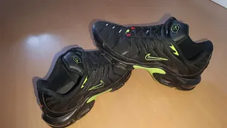 Zapatillas Nike TN Negras y Verdes Muy poco uso