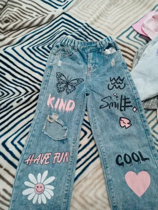 Pantalones vaqueros con estampados