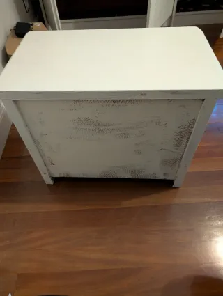 Cómoda y mesita auxiliar de madera