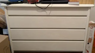 Cómoda y mesita auxiliar de madera