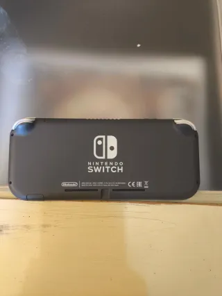 Nintendo Switch Lite Gris + Funda Gameware