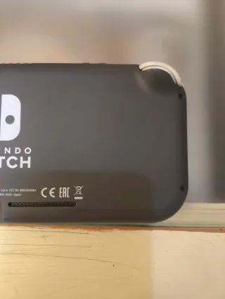 Nintendo Switch Lite Gris + Funda Gameware