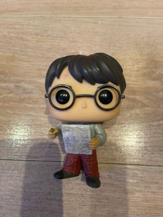 Figura Harry Potter con periódico