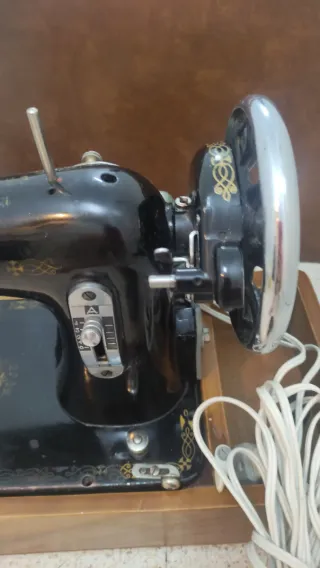 Máquina de coser Sigma con maletín