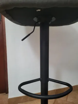 Taburete alto cocina gris y negro