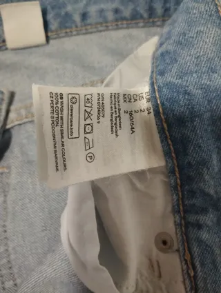 Pantalón vaquero desgarrado azul