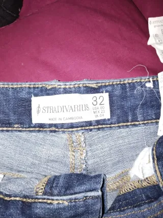 Lote de 3 pantalones, talla 32 de Stradivarius.