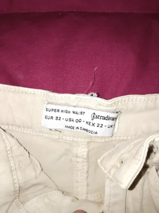 Lote de 3 pantalones, talla 32 de Stradivarius.