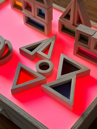 Caja de Luz Montessori y Bloques Madera