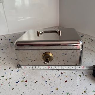 Caja de seguridad metálica con llave