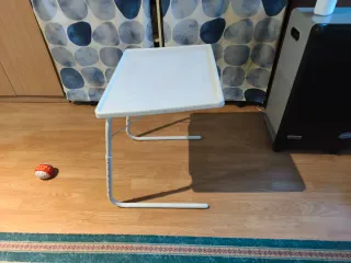 Mesa auxiliar plegable