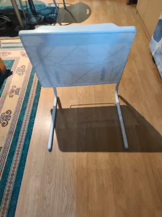 Mesa auxiliar plegable