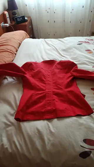 Levita corta Lefties roja