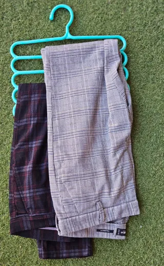 Pantalones de cuadros grises y morados