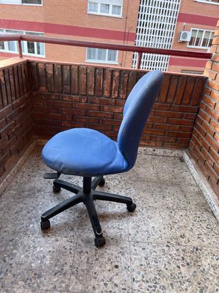 se regala Silla de oficina azul urge