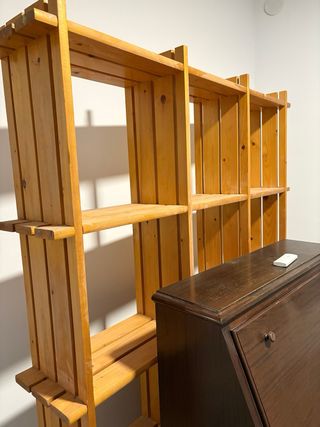 Estantería de madera