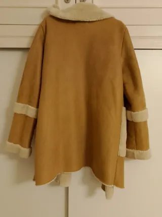 Abrigo borreguito Camel Stradivarius Talla M