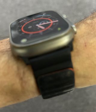 Cinturino magnetico arancione per Apple Watch