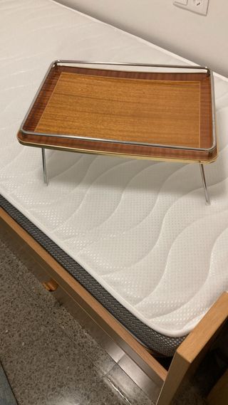 Mesita de cama plegable 7€