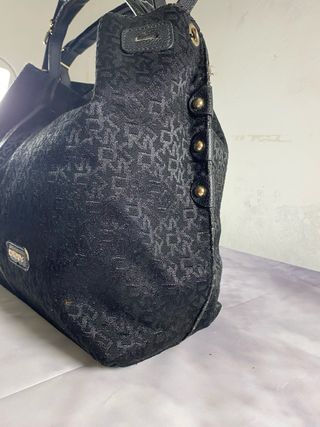 Bolso Grande DKNY Negro Bordado Dorado