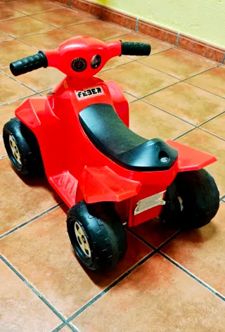 Quad infantil eléctrico rojo