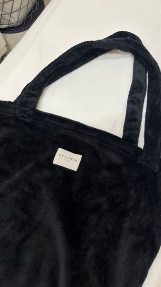 Bolsa de terciopelo negro DelaMur