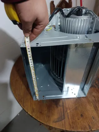 Ventilador centrífugo metálico  en su caja