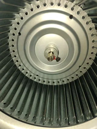 Ventilador centrífugo metálico  en su caja