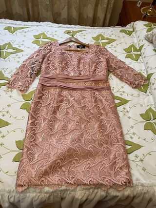 Vestido de fiesta rosa encaje