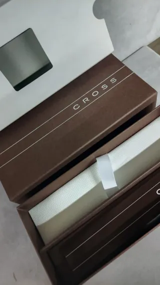 Estuche de la marca CROSS, vacío. A estrenar