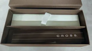 Estuche de la marca CROSS, vacío. A estrenar