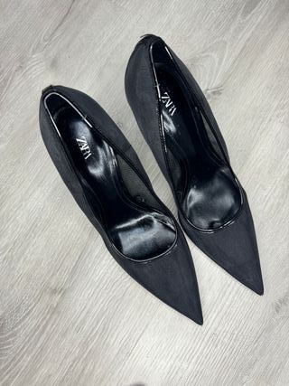 Zapatos de tacón Zara negros