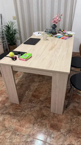 Set mobili: Scaffali, Tavolo, Sedie e Credenza