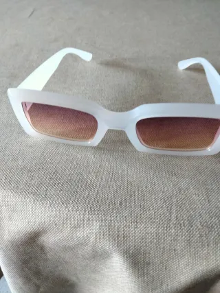 Gafas de sol blancas y verdes