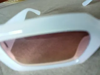 Gafas de sol blancas y verdes