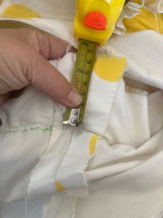 Traje de flamenca blanco y amarillo