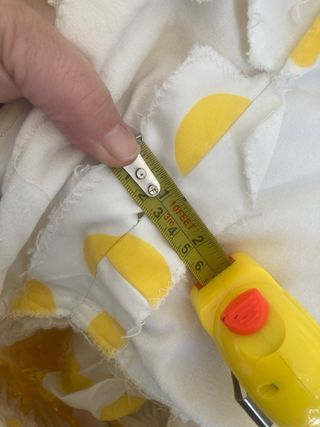 Traje de flamenca blanco y amarillo