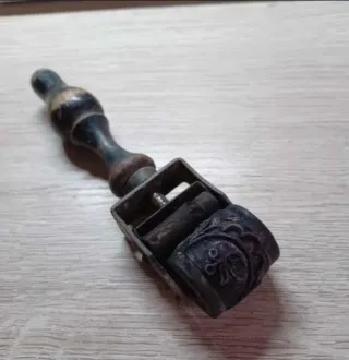 Sello antiguo giratorio decorativo