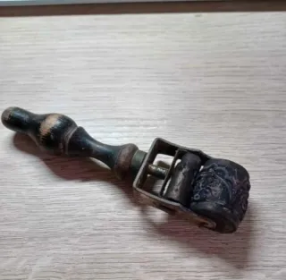 Sello antiguo giratorio decorativo