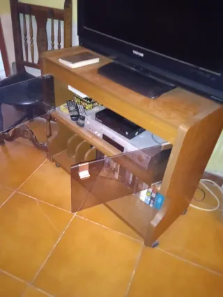 Mueble TV con Ruedas y Cristal