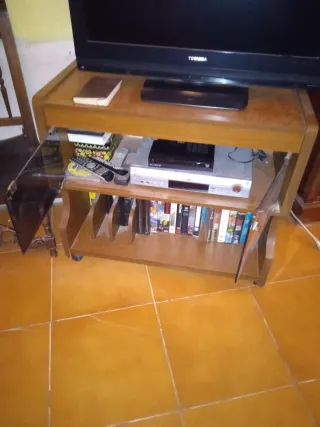 Mueble TV con Ruedas y Cristal